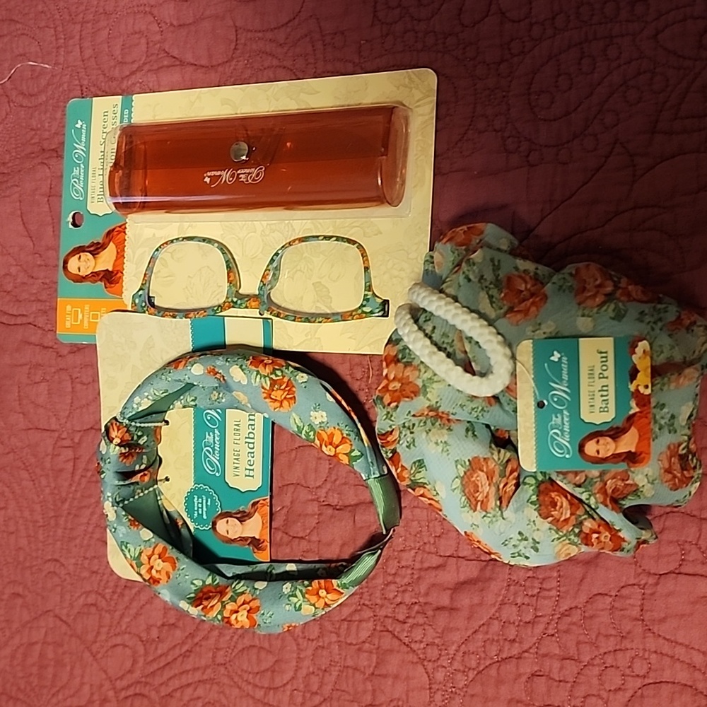 The Pioneer Woman Vintage Floral Set